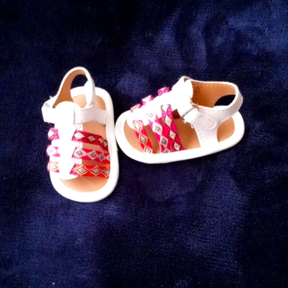 Baby sandals with cute tribal theme